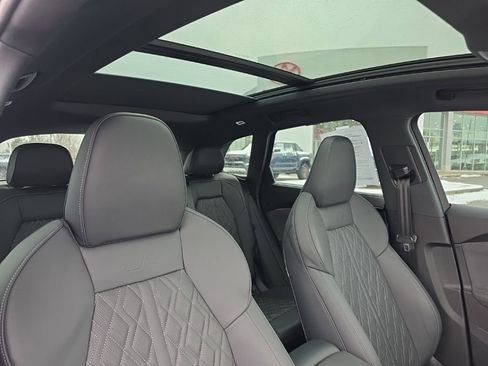 Used 2025 Audi SQ5 Premium Plus image 10