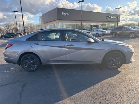 Used 2022 Hyundai Elantra SEL image 4