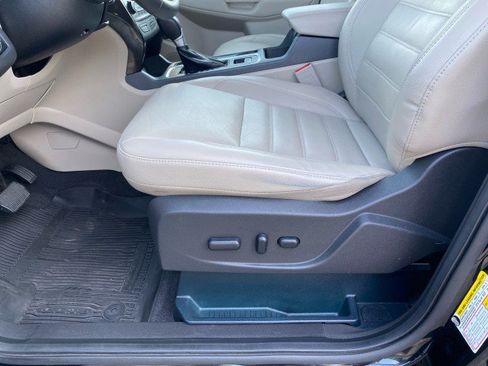 Used 2017 Ford Escape Titanium w/ Equipment Group 301A AWD/4WD image 8