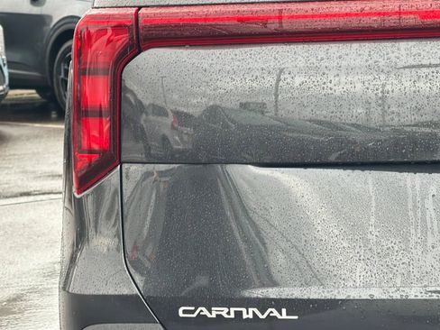 New 2026 Kia Carnival LX image 7