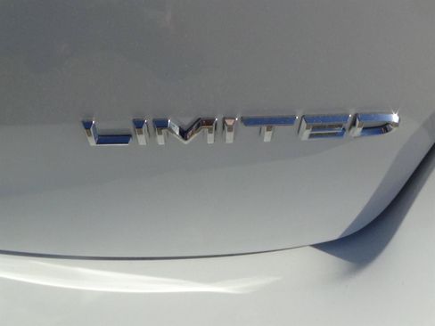 Certified 2024 Chrysler Pacifica Limited w/ Trailer Tow Group FWD image 11