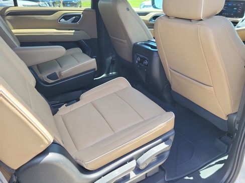 Used 2021 Chevrolet Suburban Premier image 11