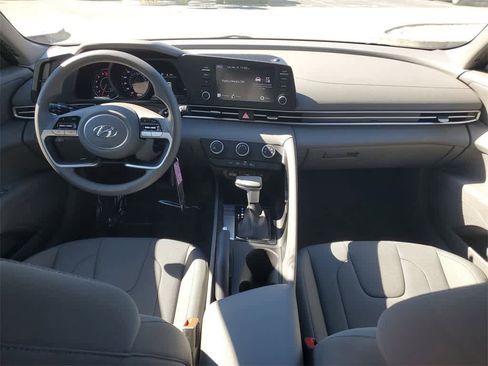 Used 2023 Hyundai Elantra SE image 11