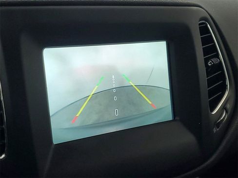 Used 2021 Jeep Compass Latitude image 19