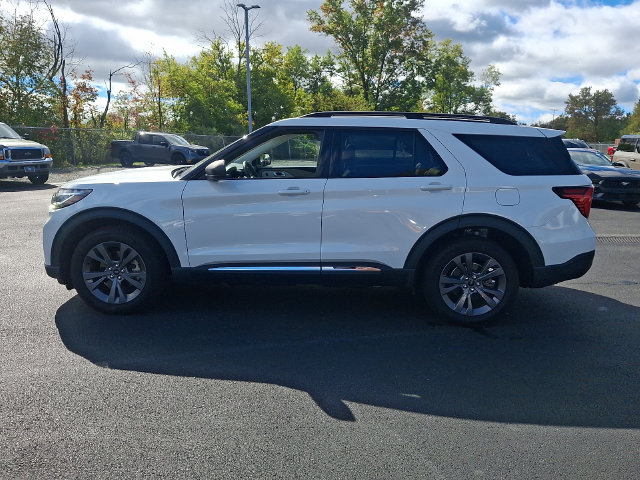 Used 2025 Ford Explorer Active w/ Active Comfort Package AWD/4WD image 7