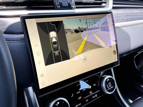 Used 2023 Jaguar XF SE RWD image 21