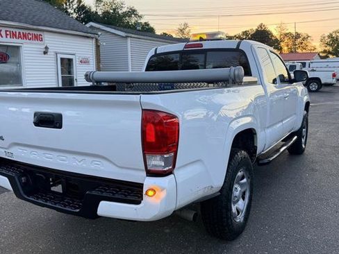Used 2016 Toyota Tacoma SR w/ SR Convenience Package AWD/4WD image 2