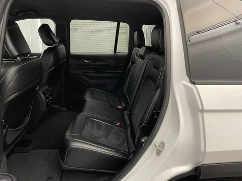 Certified 2023 Jeep Grand Cherokee Altitude AWD/4WD image 17