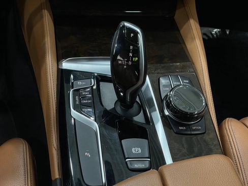 Used 2018 BMW M550i xDrive AWD/4WD image 29