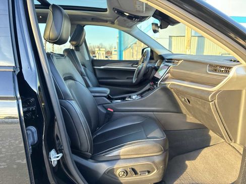 Used 2023 Jeep Grand Cherokee Limited image 29