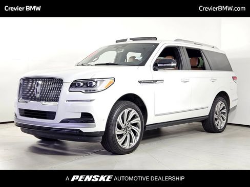 Used 2022 Lincoln Navigator Reserve image 1