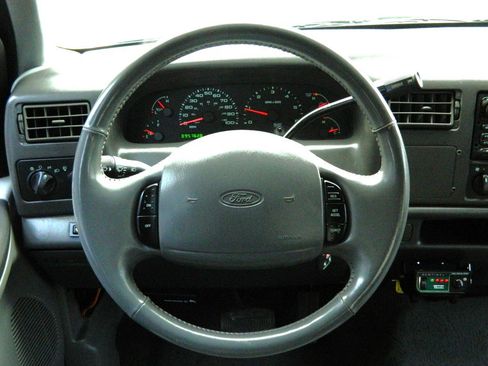 Used 2002 Ford F250 Lariat image 17