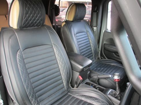 Used 2021 Jeep Wrangler Sport image 17