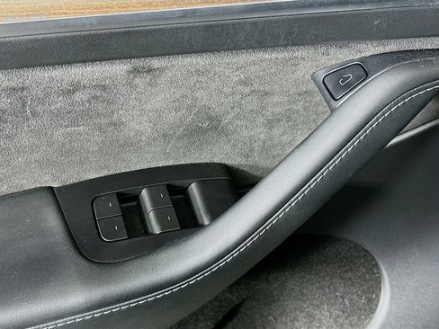 Used 2022 Tesla Model Y Long Range AWD/4WD image 15