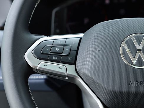 New 2025 Volkswagen Taos SEL image 21