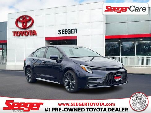 Used 2023 Toyota Corolla SE w/ SE Premium Package FWD image 1
