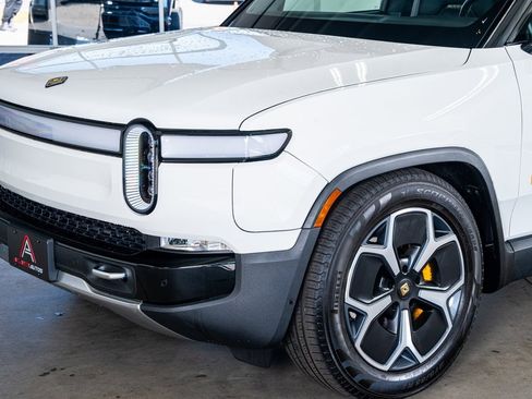 Used 2023 Rivian R1S Adventure image 12