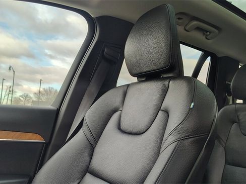 Certified 2024 Volvo XC90 T8 Plus w/ Protection Package Premier image 24