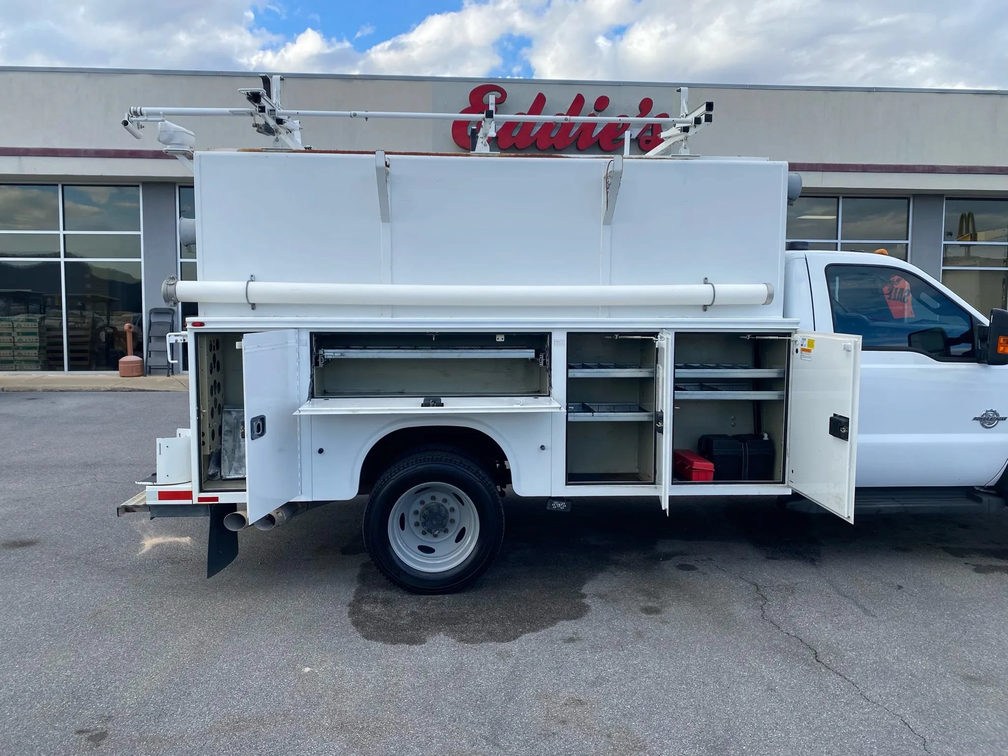 Used 2016 Ford F550 4x4 Regular Cab Super Duty image 25