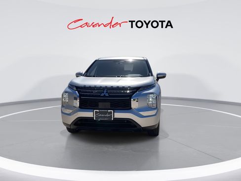 Used 2024 Mitsubishi Outlander ES image 3