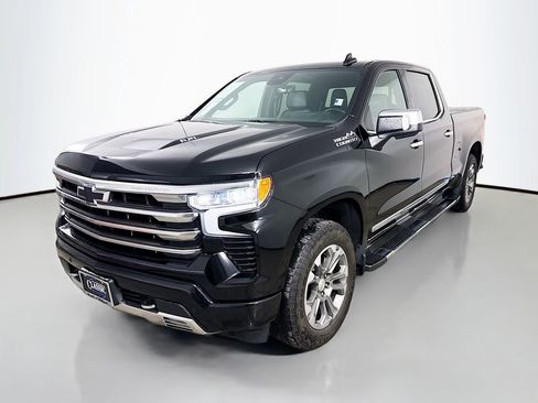 Used 2023 Chevrolet Silverado 1500 High Country w/ Technology Package image 3
