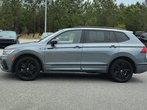 Used 2022 Volkswagen Tiguan SE R-Line AWD/4WD image 5