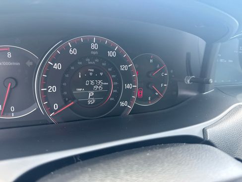 Used 2017 Honda Accord Sport image 9