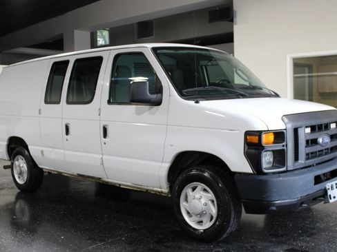 Used 2009 Ford E-150 and Econoline 150 RWD image 1