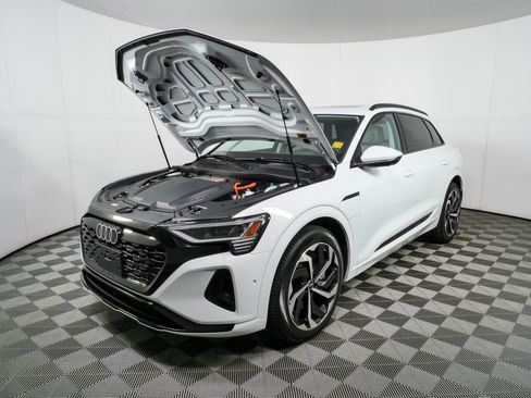 Certified 2024 Audi Q8 e-tron Prestige w/ Prestige Package AWD/4WD image 10
