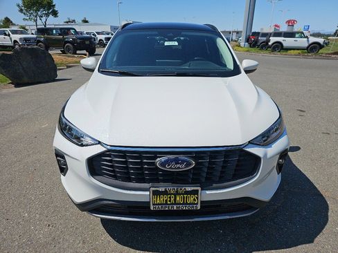 New 2025 Ford Escape SE w/ Class II Trailer Tow Package image 32