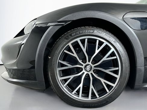 Used 2022 Porsche Taycan 4 Cross Turismo image 12