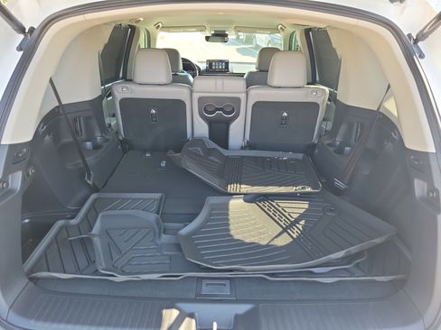 Used 2025 Honda Pilot EX-L image 9