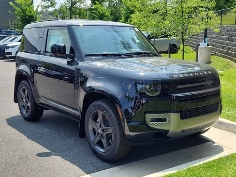 New 2025 Land Rover Defender 90 X-Dynamic SE image 10