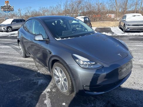 Used 2022 Tesla Model Y Long Range image 2