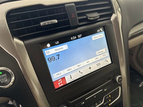 Used 2018 Ford Fusion SE w/ Fusion SE Technology Package image 20