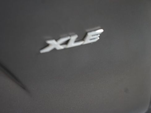 Used 2023 Toyota Sienna XLE FWD image 10