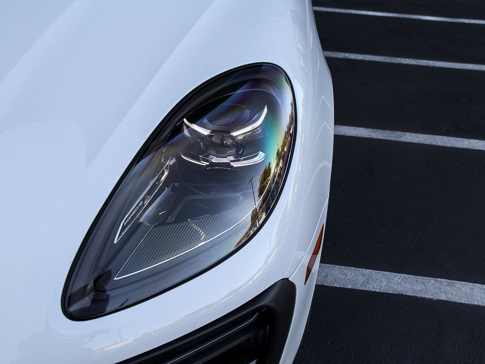 Certified 2023 Porsche Macan Turbo AWD/4WD image 13