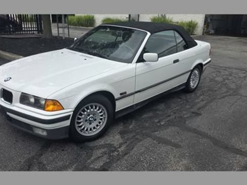 Used 1995 BMW 325i Convertible RWD image 1