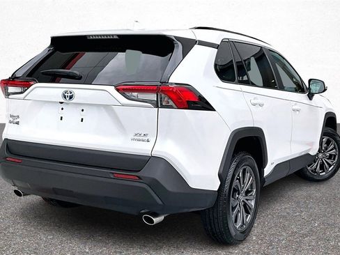 Used 2023 Toyota RAV4 XLE Premium image 6