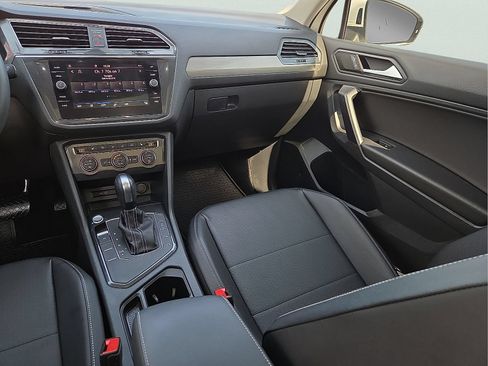 Used 2021 Volkswagen Tiguan SE w/ Panoramic Sunroof Package FWD image 13