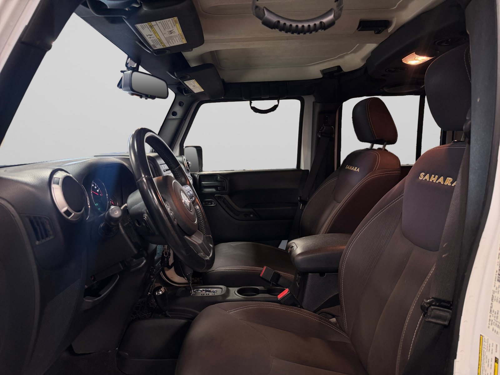 Used 2014 Jeep Wrangler Unlimited Sahara w/ Connectivity Group AWD/4WD image 14