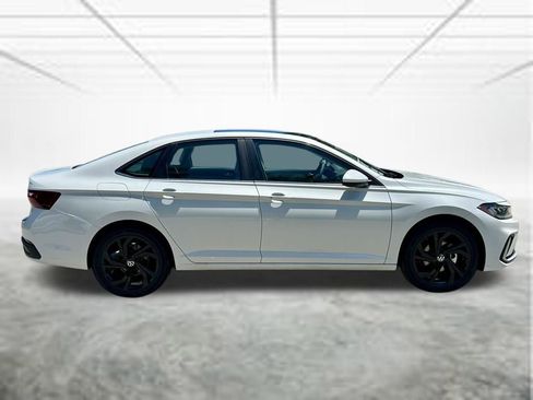 New 2026 Volkswagen Jetta SE FWD image 4