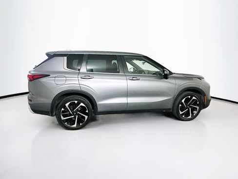 Used 2023 Mitsubishi Outlander SE image 10