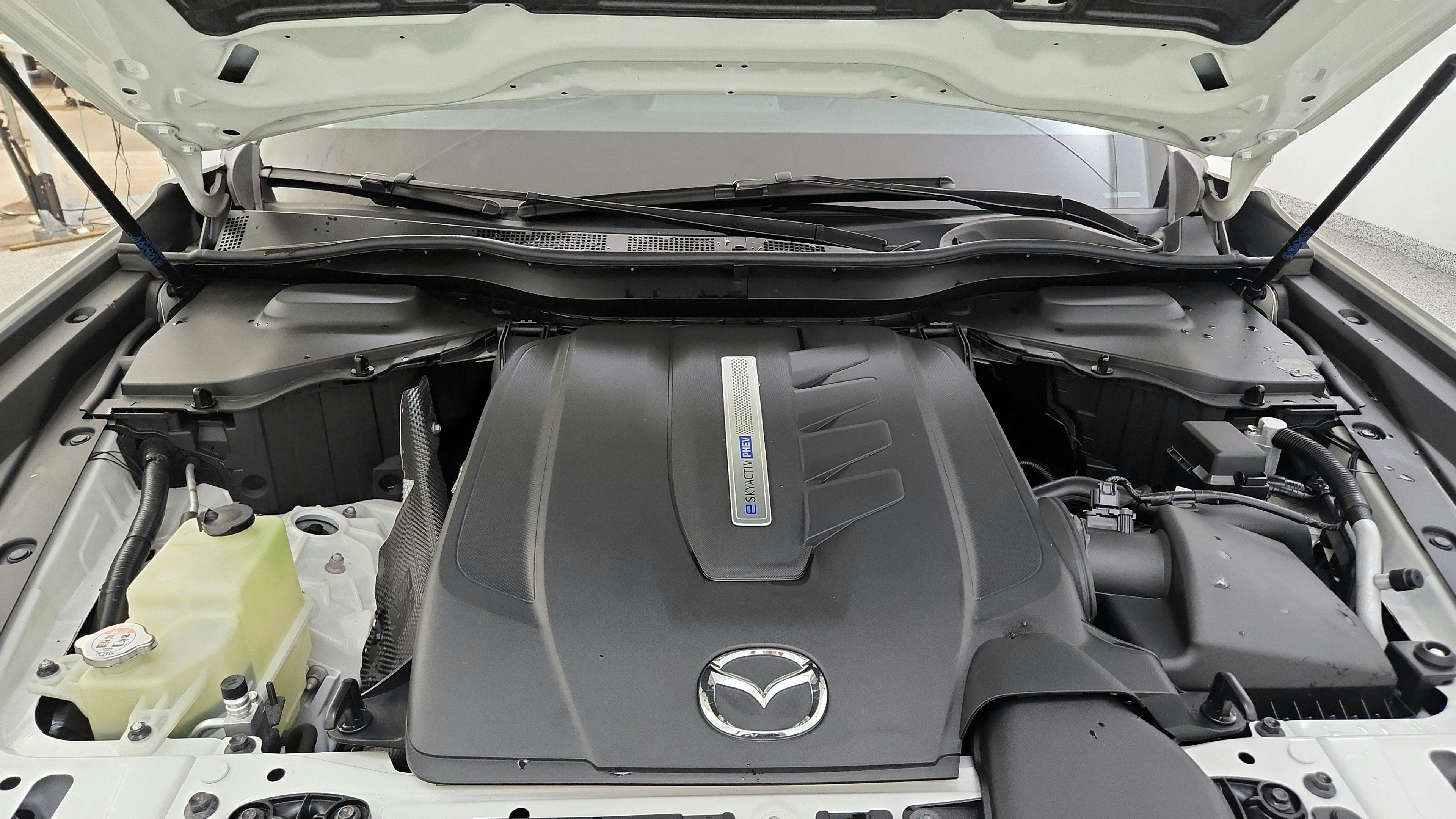 Used 2024 MAZDA CX-90 Plug-In Hybrid w/ Preferred AWD/4WD image 37