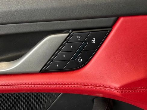 Used 2025 Porsche Taycan image 21