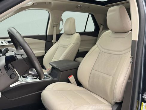 Used 2023 Ford Explorer Platinum w/ Technology Package AWD/4WD image 15