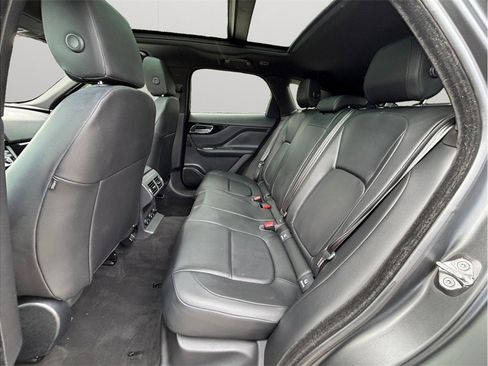 Used 2018 Jaguar F-PACE Premium image 41