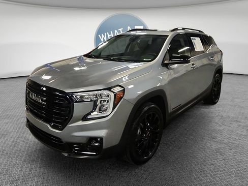 Certified 2024 GMC Terrain SLT w/ Infotainment Package II AWD/4WD image 9