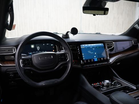 Used 2022 Jeep Grand Wagoneer Series II image 11