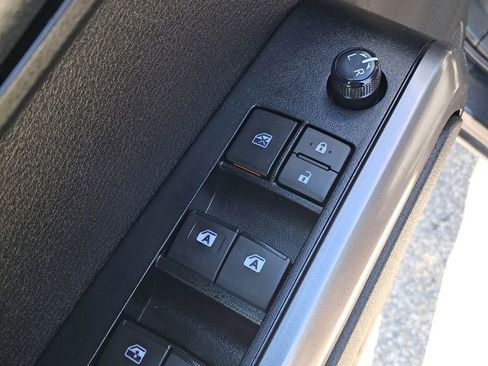 Used 2023 Toyota Tacoma SR5 AWD/4WD image 13
